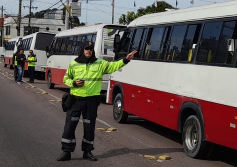 Mais de 70 micro-ônibus executivos são fiscalizados em Manaus