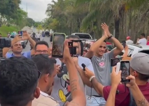 Vídeo: populares comemoram decisão de devolver capivara Filó para Agenor