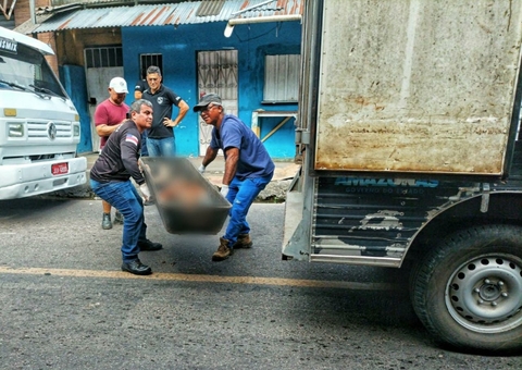 Rivais matam homem com pedradas na cabeça em plena luz do dia em Manaus