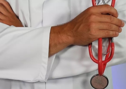 Estudante é autorizado a cursar Medicina sem concluir ensino médio; veja como