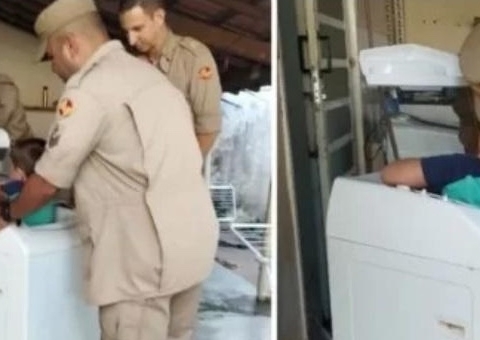 Menino de 4 anos fica entalado em máquina de lavar durante brincadeira