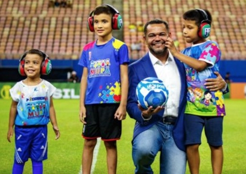 Torcedores com autismo ganham abafadores de ruídos em partida da Série C no Amazonas