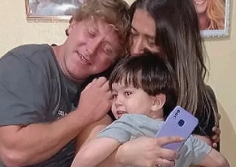 Sérgio Hondjakoff reencontra esposa e filho após deixar clínica de reabilitação