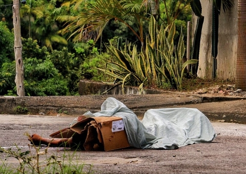 Homem é levado por criminosos e executado com mais de 10 tiros em rua de Manaus