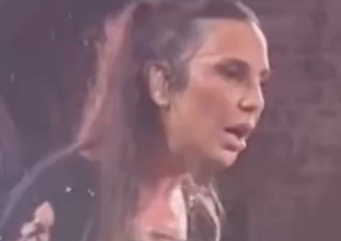 Ivete Sangalo flagra momento íntimo em show: ‘tá pegando no pa*’