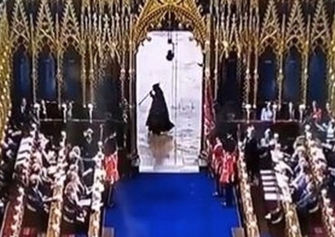Internautas acreditam ter visto fantasma Grim Reaper na coroação de Charles