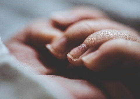 Casal mata filha de 1 ano por acreditar que ela atraía azar