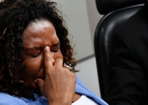 No Senado, ministra Margareth Menezes chora ao saber da morte de Rita Lee