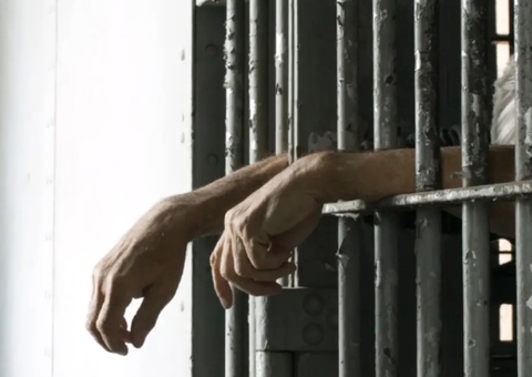 Homem que matou a ex-mulher na frente da filha de três anos é condenado a 32 anos