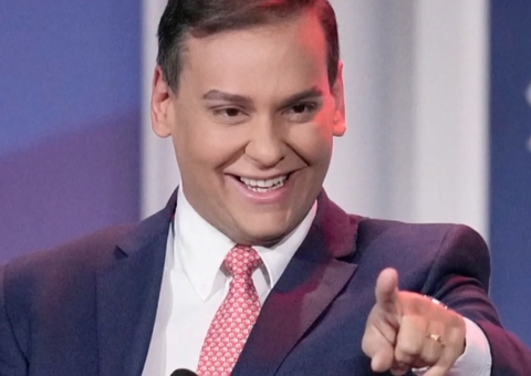 George Santos se entrega à Justiça nos EUA após acusações criminais