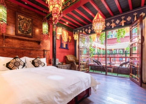 Turista entra em pânico ao encontrar cadáver debaixo de cama de hotel