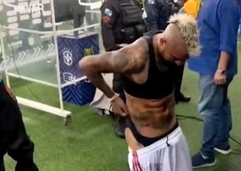 Jogador do Flamengo atende pedido inusitado de fã e surpreende policiais no Maracanã; vídeo