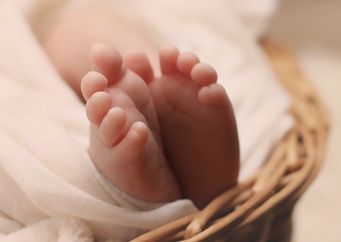 Fertilização faz bebê nascer com DNA de três pessoas no Reino Unido