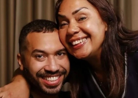 Conheça as mães de famosos que acabaram ganhando os próprios fãs nas redes sociais