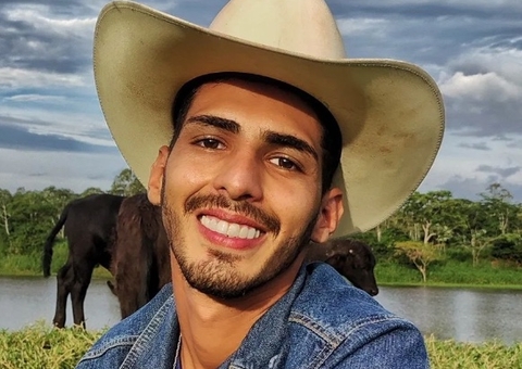 Tiktoker Agenor Tupinambá encontra namorado pela 1ª vez após um ano 