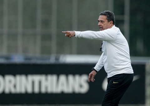 Luxemburgo vê Corinthians com problema emocional e explica afastamentos