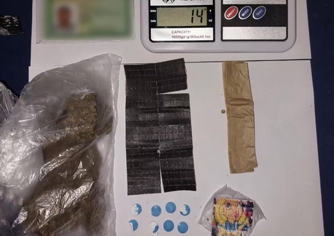 Jovem tenta entrar em presídio com maconha, cocaína e LSD no ânus e é preso