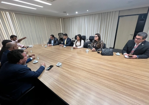 Deputados articulam reunião do governo com professores em Manaus