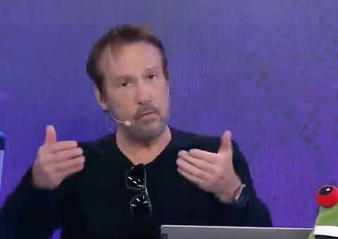 Emílio Surita volta ao trabalho e comenta notícia sobre câncer no intestino; vídeo