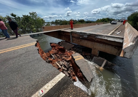 Ponte na BR-174 desaba e rodovia é interditada; três ficam feridos