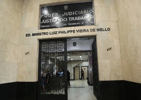 Homem mostra pênis durante audiência trabalhista e juíza arquiva processo