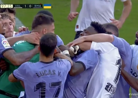 Vinicius Junior planeja se pronunciar e ameaçar saída do Real Madrid, diz colunista