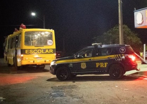 Traficante é preso com 2,7 toneladas de drogas em falso ônibus escolar