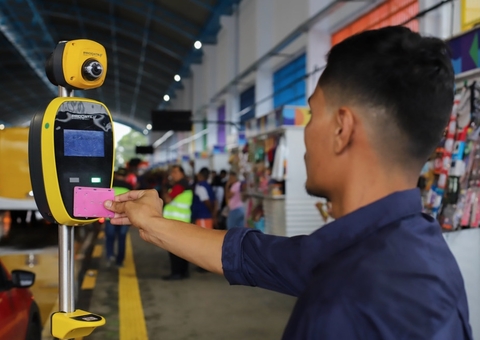 Assaltos a ônibus caem 30% em Manaus após instalação de câmeras, diz prefeito