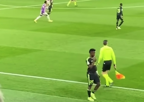Seis árbitros do jogo em que Vinicius Junior foi alvo de racismo serão demitidos, dizem jornais