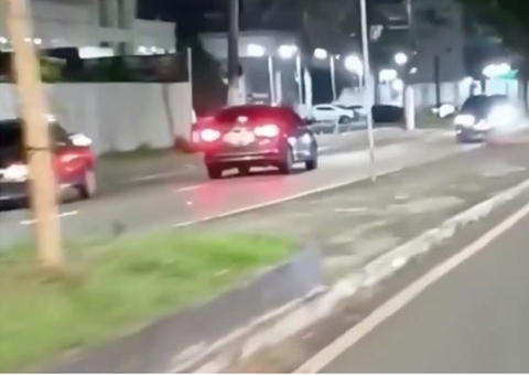 Carro é flagrado na contramão na avenida Efigênio Salles em Manaus 