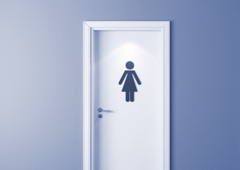 Empresa vai indenizar atendente que teve gratificação reduzida por ir muito ao banheiro