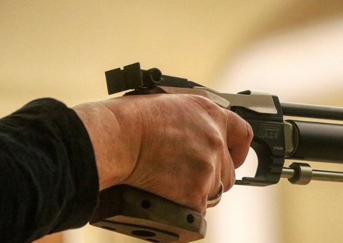 Inconformado com separação, homem ameaça ex-mulher com arma falsa em Manaus