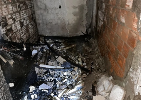 Idosa morre carbonizada enquanto dormia em casa