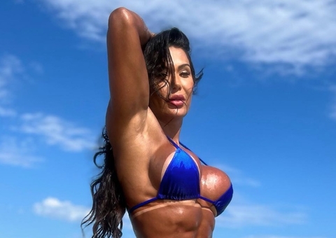 Gracyanne Barbosa tira calcinha e enlouquece seguidores com foto ousada