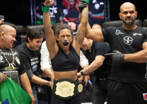 Elora Dana finaliza Faelly no primeiro round e mantém título dos moscas