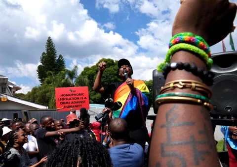 Uganda promulga lei anti-LGBTQIA+ que prevê até pena de morte