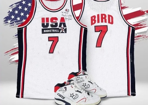 Karl Malone ganha R$ 25 milhões com leilão de peças do Dream Team