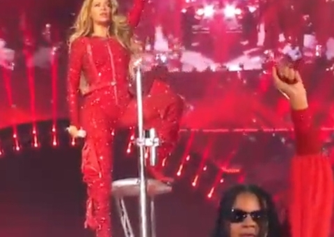 Reação de Beyoncé com Blue Ivy dançando no palco viraliza; vídeo 