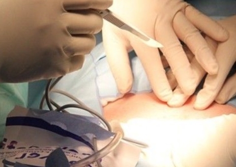 Hospital indeniza mulher que teve bexiga rompida no parto e sofreu infecção