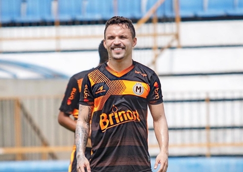 Jogador é preso suspeito de agredir esposa a socos na frente de amigos em Manaus