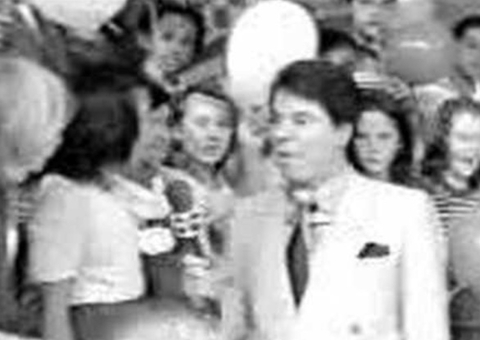 'Moça do bambu' virou evangélica e se desculpa com Silvio Santos