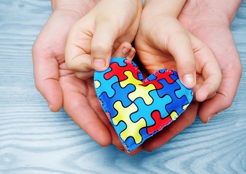 Justiça mantém redução da jornada de trabalho de mãe com filho autista