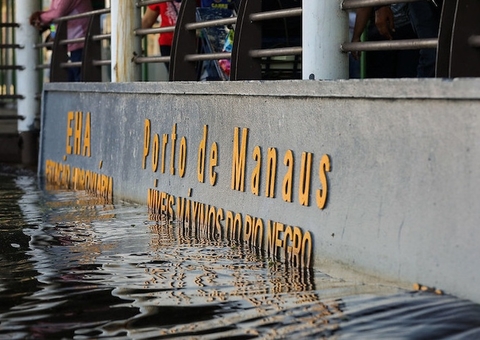 Rio Negro ultrapassa cota de inundação em Manaus
