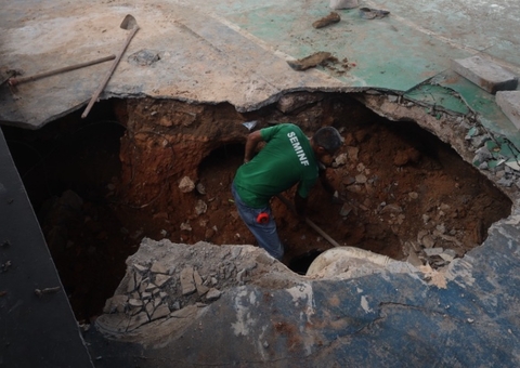 Obra emergencial para conter cratera em escola em Manaus é iniciada