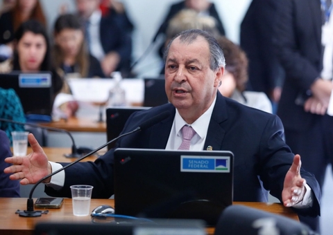 Omar Aziz é oficializado relator do Arcabouço Fiscal no Senado