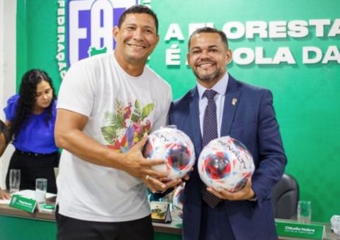 Base: FAF entrega bolas oficiais para clubes do Amazonas