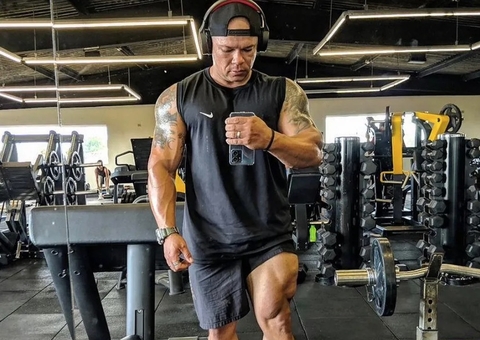 Treinador passa mal durante exercício e morre em academia