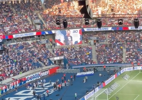 Vídeo mostra Messi sendo vaiado por torcedores do PSG em seu último jogo pelo clube