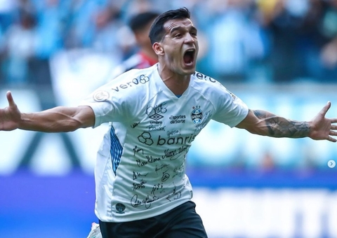 Grêmio vence São Paulo de virada e entra no G4 do Brasileirão