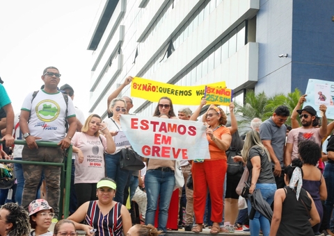 Professores e governo participam de audiência de conciliação em Manaus para chegar a acordo